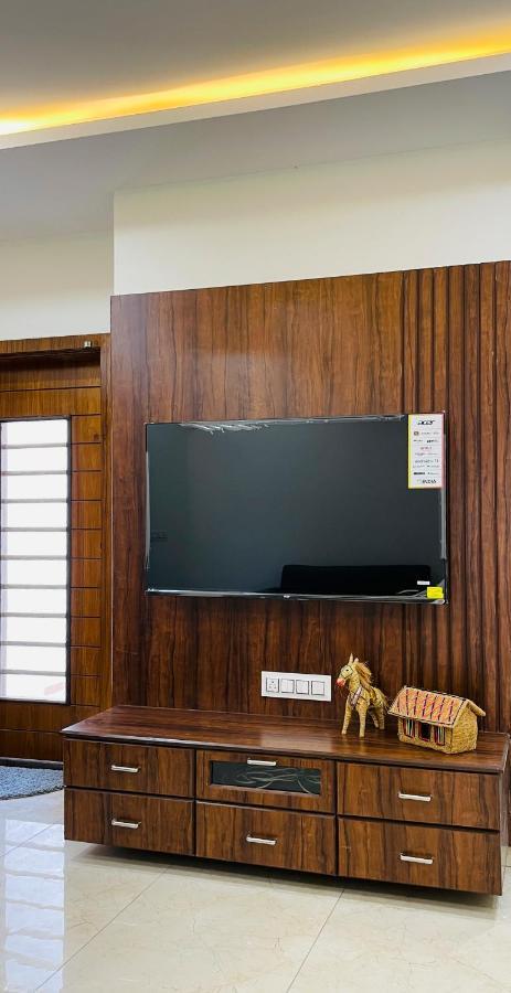 Luxurious 3 Bhk Villa In Bhuj - Shivani Homestay エクステリア 写真